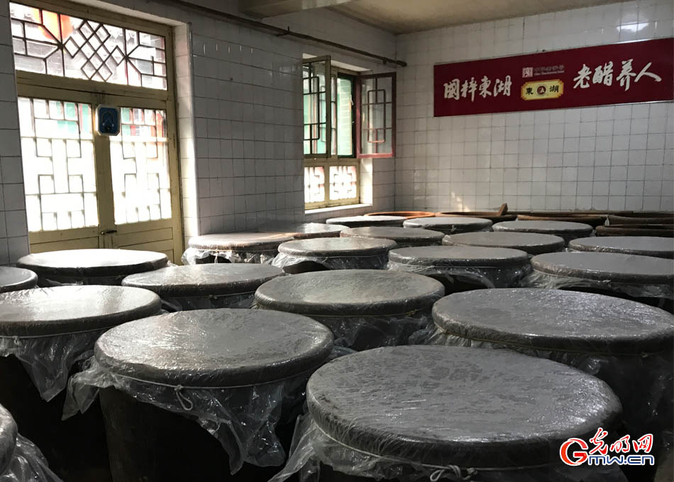 Shanxi Intangible Cultural Heritages: A glimpse of brewing process of mature vinegar