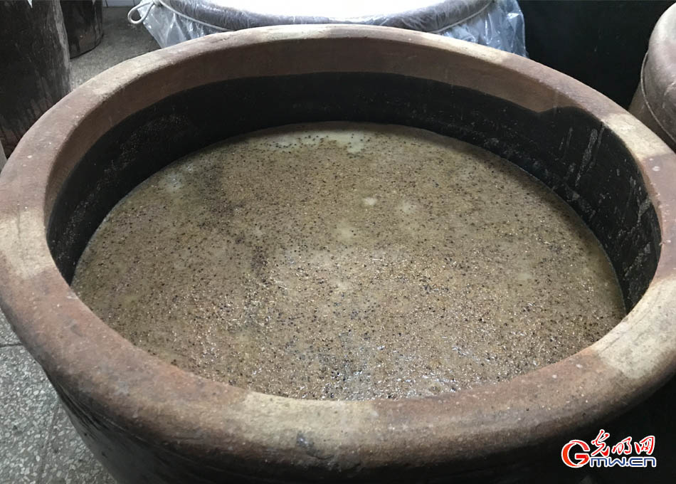 Shanxi Intangible Cultural Heritages: A glimpse of brewing process of mature vinegar