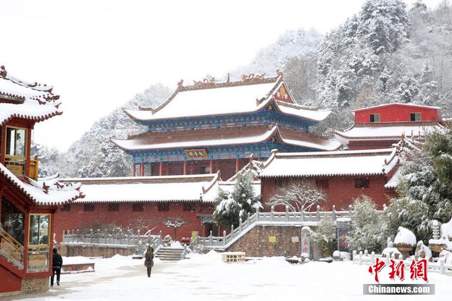 A visit to Jingtu Temple after snowfall in NW China’s Gansu Province