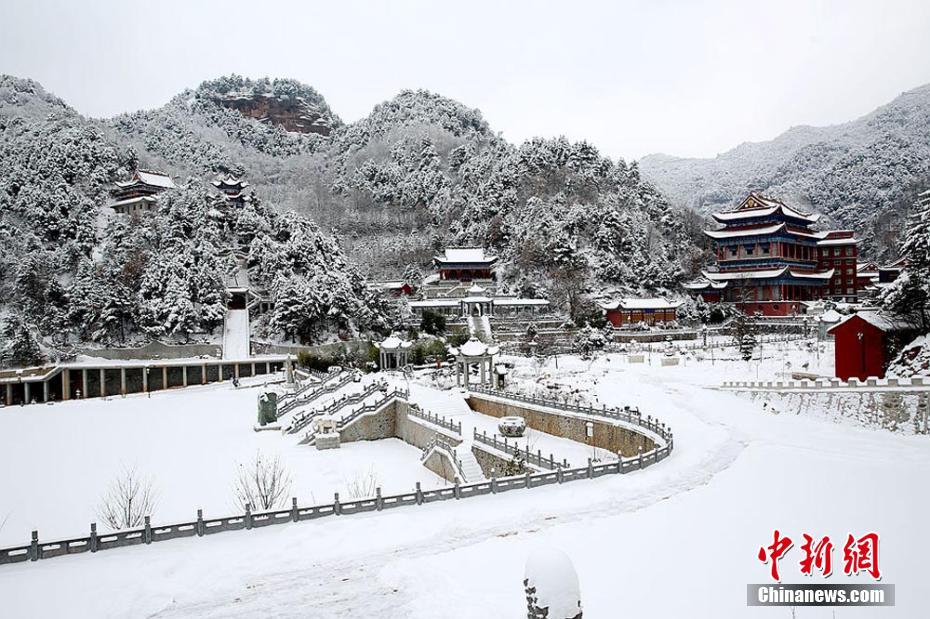 A visit to Jingtu Temple after snowfall in NW China’s Gansu Province