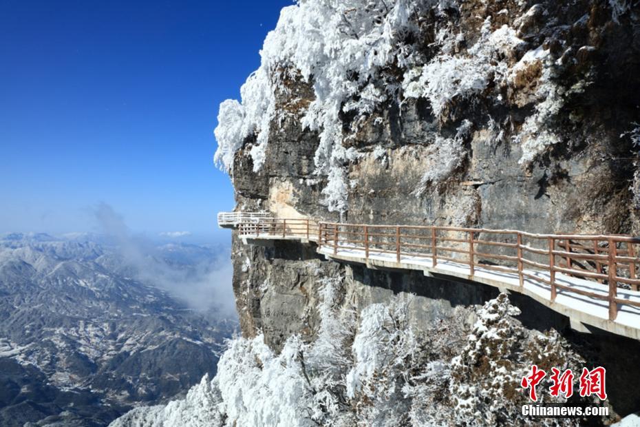 Scenery of snow-covered Guangwu Mountain in SW China’s Sichuan Province