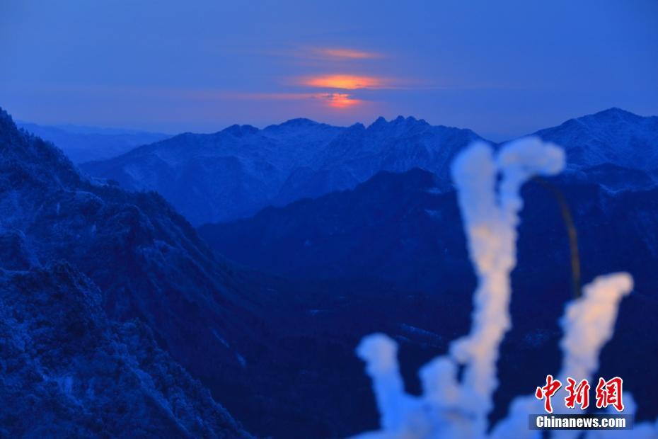 Scenery of snow-covered Guangwu Mountain in SW China’s Sichuan Province