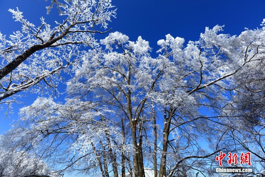 Scenery of snow-covered Guangwu Mountain in SW China’s Sichuan Province