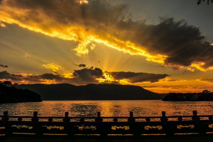 Beautiful evening of Cangshan and Erhai in China's Yunnan.