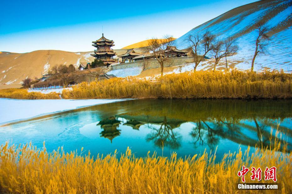 Breathtaking scenery of Crescent Spring in NW China’s Gansu Province