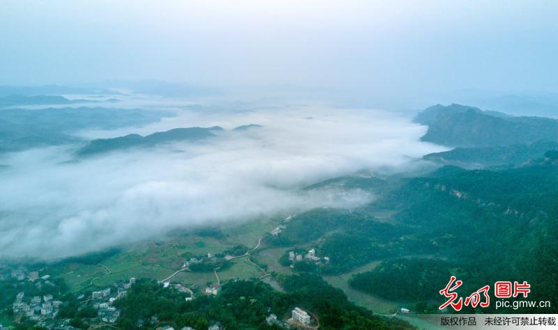 Picturesque scenery of sea of clouds in S China