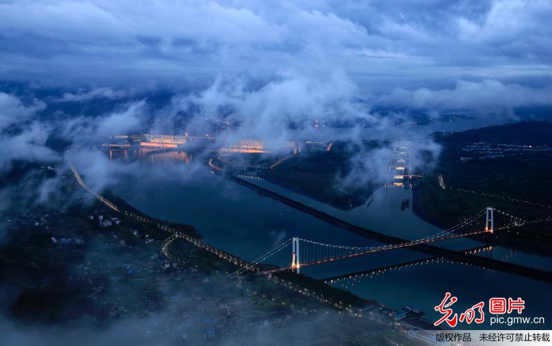 Amazing scenery of fog-enveloped Three Gorges Dam in C China