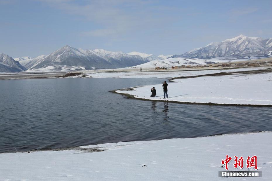 NW China’s Gansu embraces snowfall in April