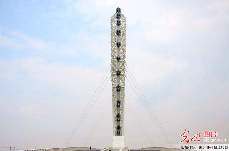 World’s largest spokeless sky wheel opens to the public in E China