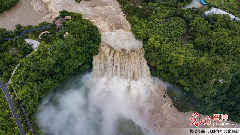 Amazing scenery of Huangguoshu Waterfall in SW China’s Guizhou