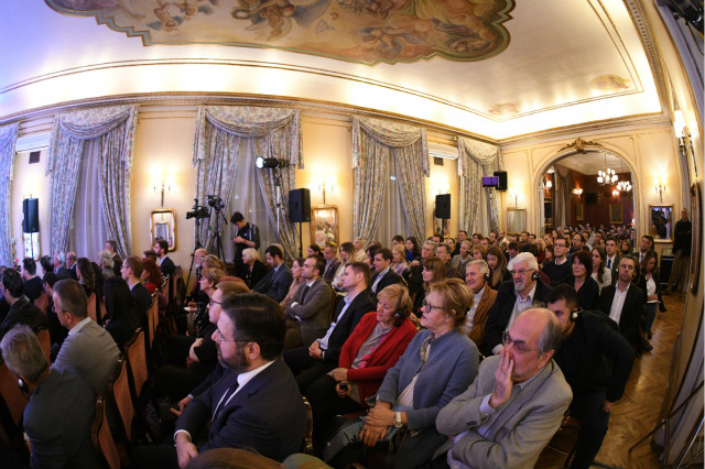 王义桅:肩负时代使命,传递中国声音 王义桅:肩负时代使命,传递中国声音