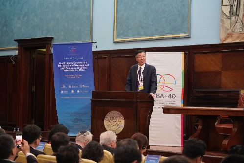 积极参与全球治理，推动南南合作