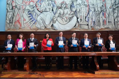 积极参与全球治理，推动南南合作