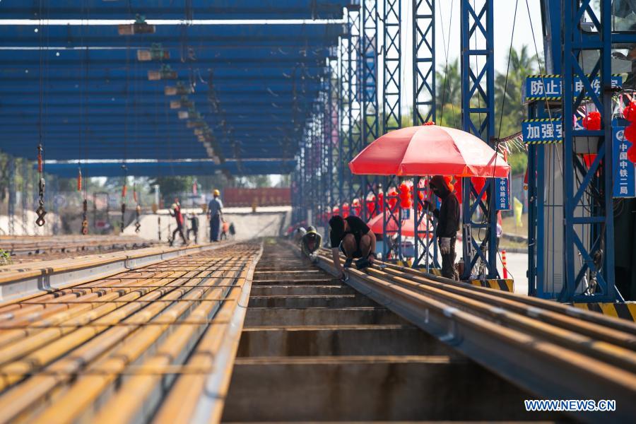 Shared New Year wish brings China-Laos railway builders closer