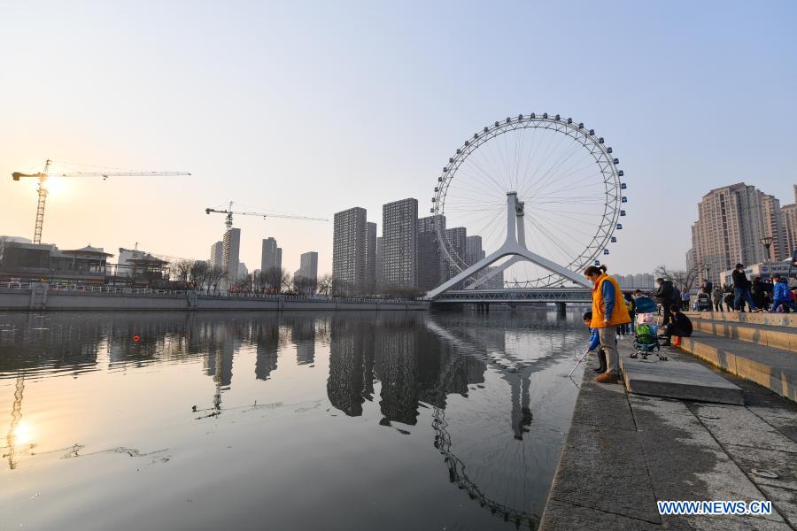 People enjoy leisure time in Tianjin, north China