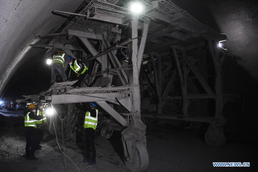 Gansu's Dongshan tunnel at average altitude of 3,850 meters drilled through