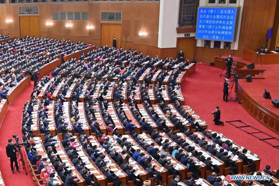 China's top legislature holds closing meeting of annual session