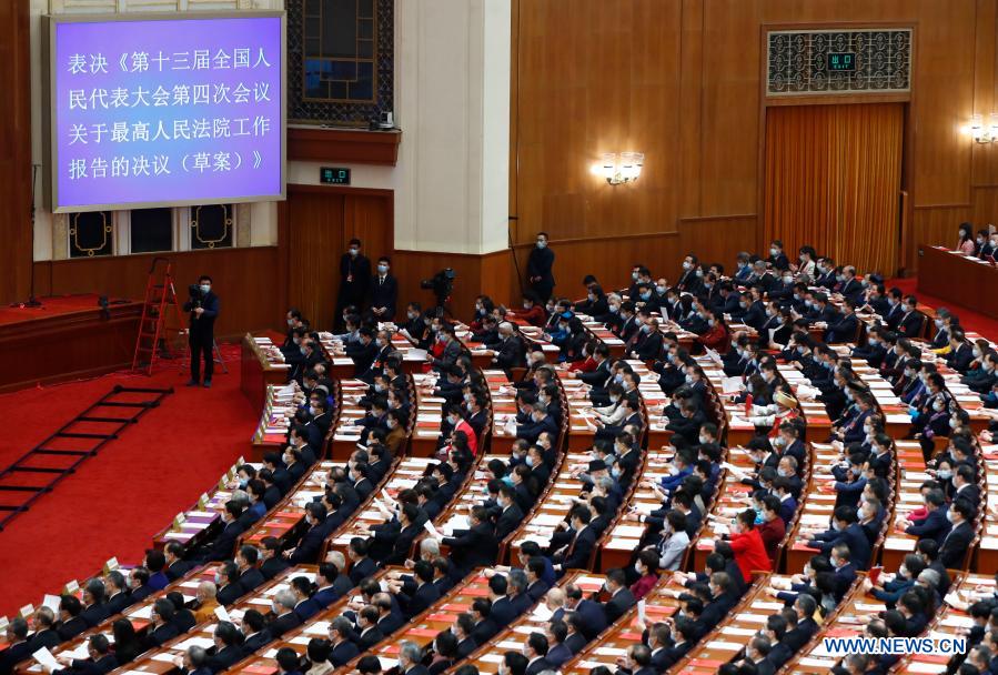 China's top legislature holds closing meeting of annual session