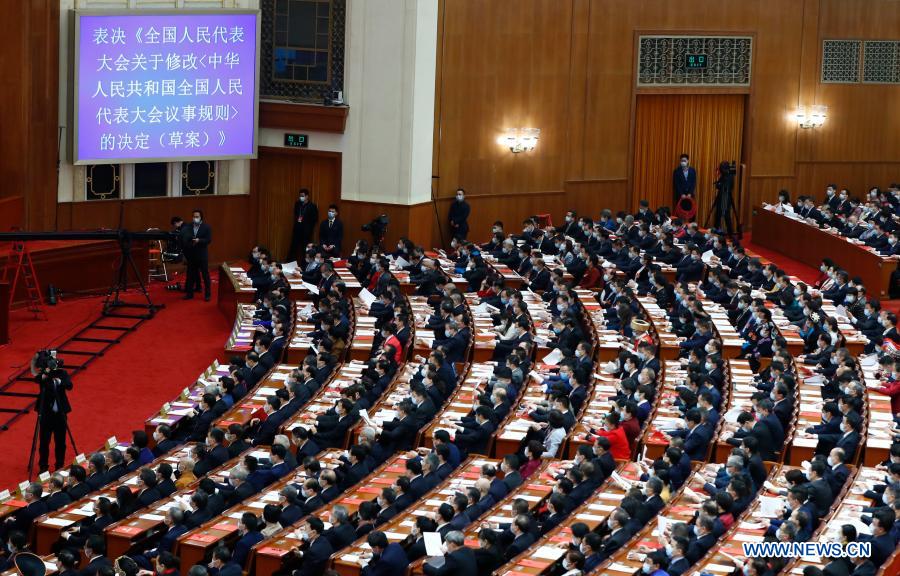 China's top legislature holds closing meeting of annual session