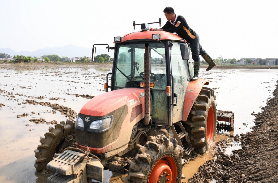 China's spring farming goes high-tech to ensure food security