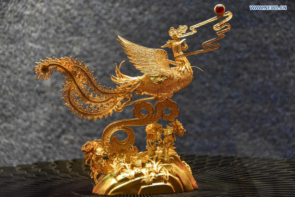 Exhibition of artworks made with filigree inlay techniques opens at Hainan Museum