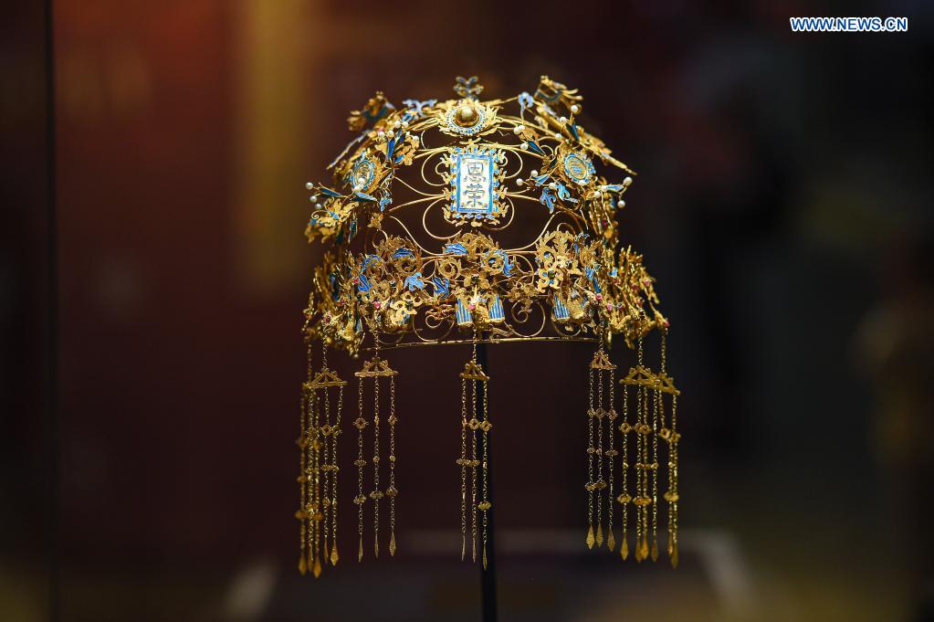 Exhibition of artworks made with filigree inlay techniques opens at Hainan Museum