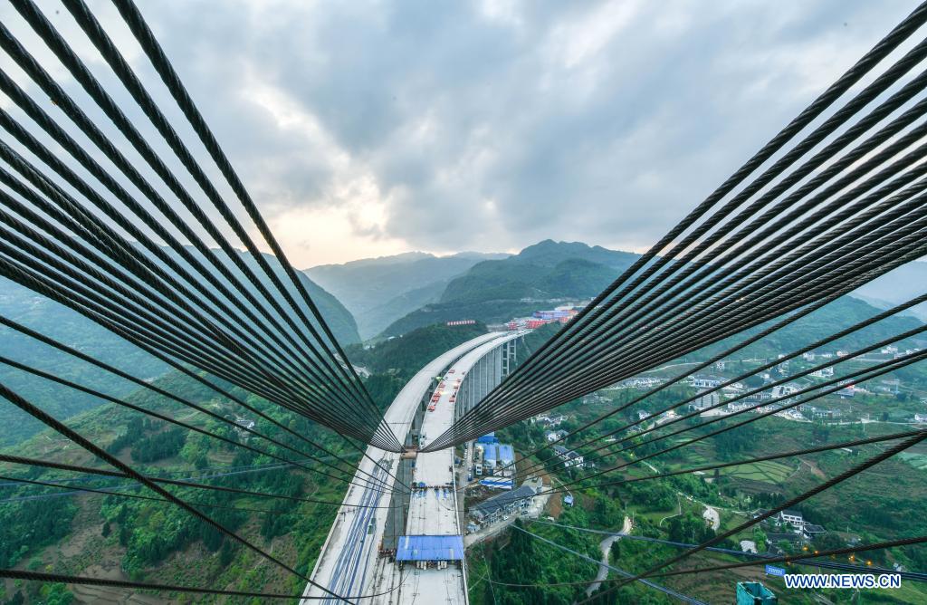 Dafaqu grand bridge of Renhuai-Zunyi expressway under construction in Guizhou