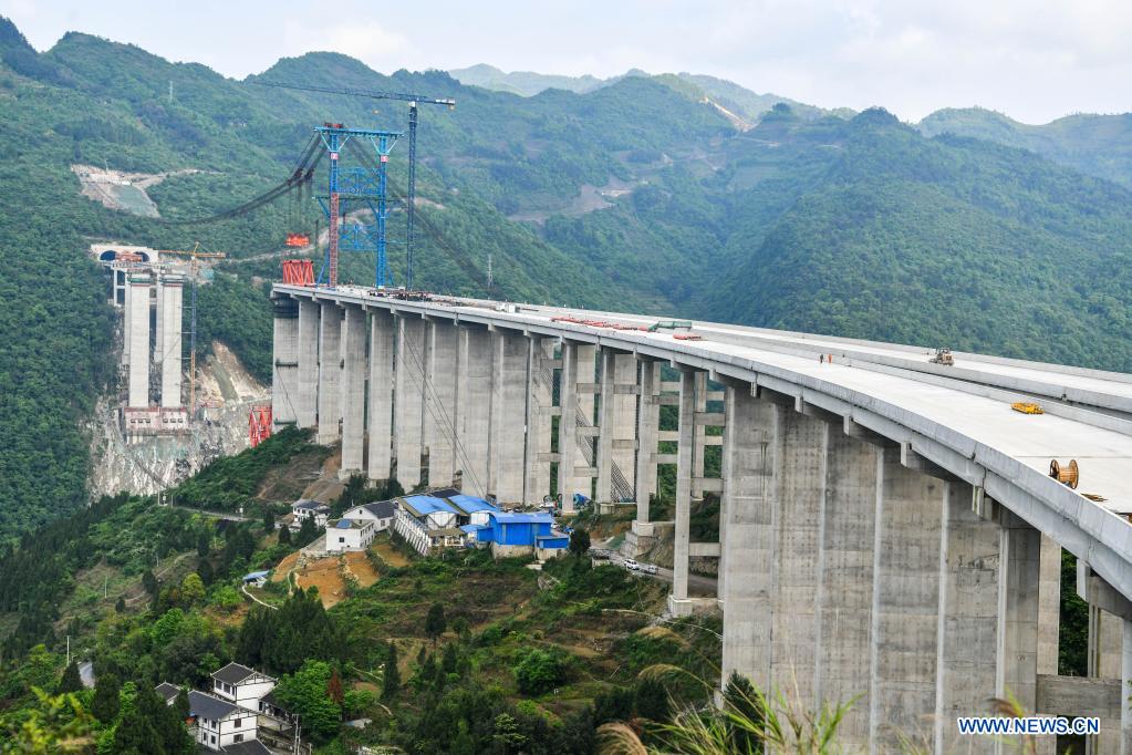 Dafaqu grand bridge of Renhuai-Zunyi expressway under construction in Guizhou