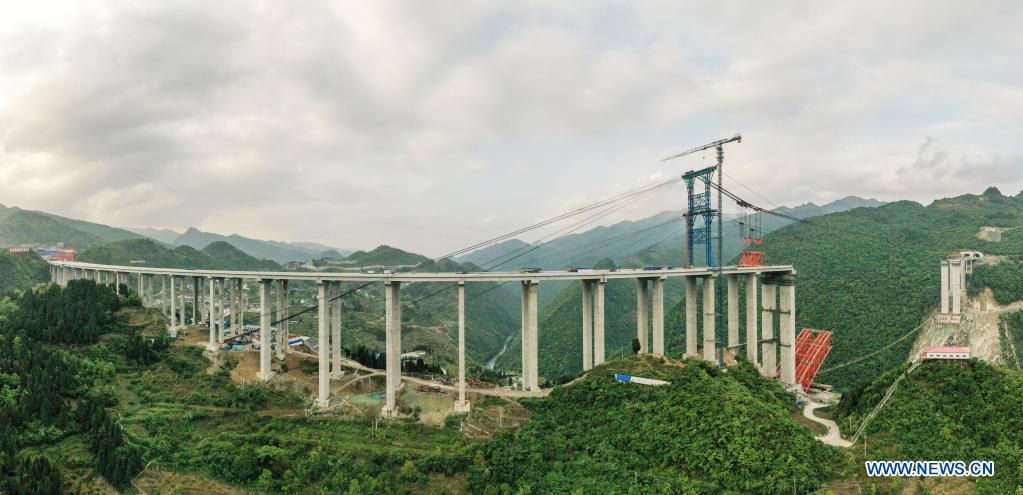 Dafaqu grand bridge of Renhuai-Zunyi expressway under construction in Guizhou