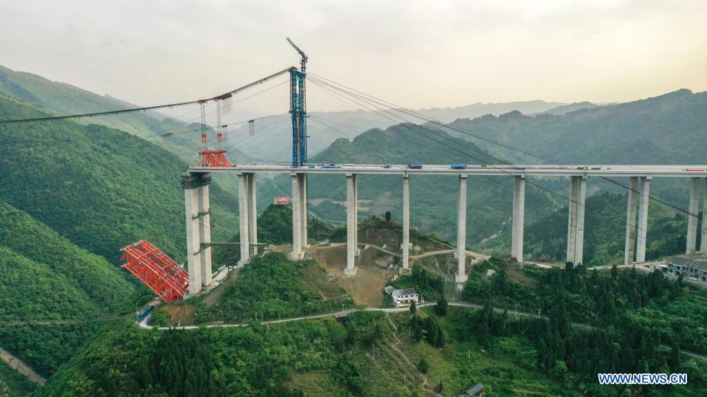 Dafaqu grand bridge of Renhuai-Zunyi expressway under construction in Guizhou