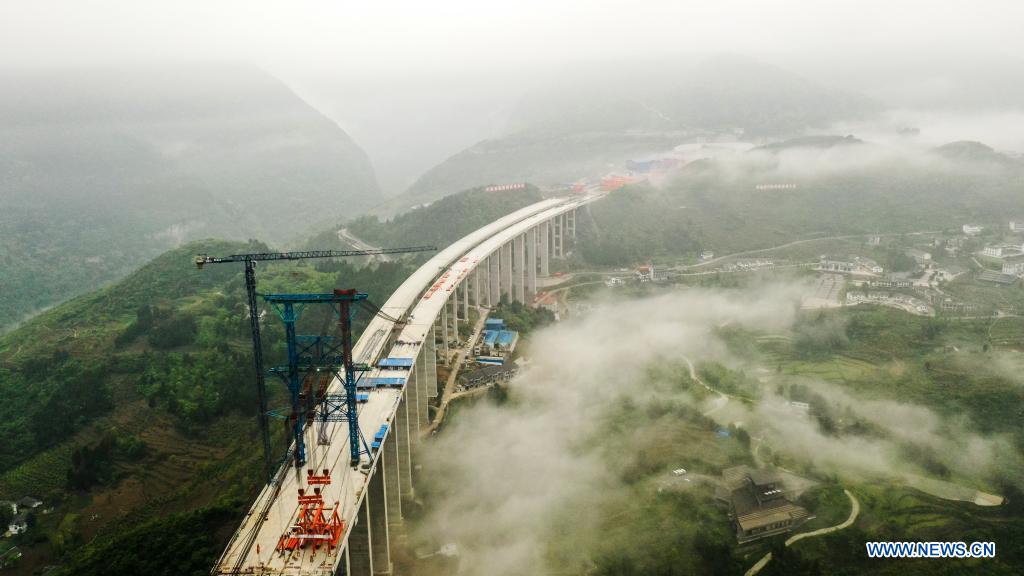 Dafaqu grand bridge of Renhuai-Zunyi expressway under construction in Guizhou