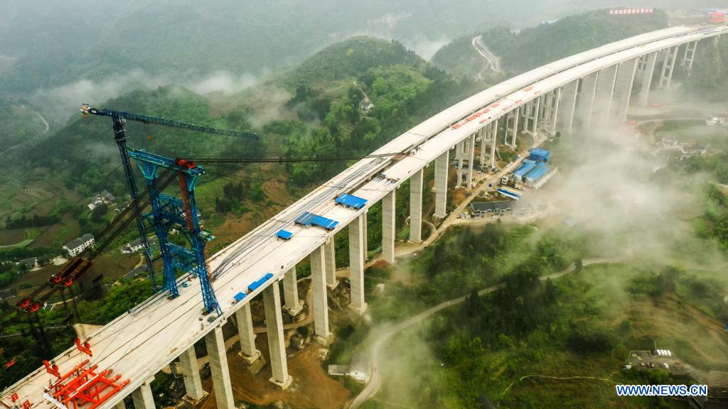 Dafaqu grand bridge of Renhuai-Zunyi expressway under construction in Guizhou