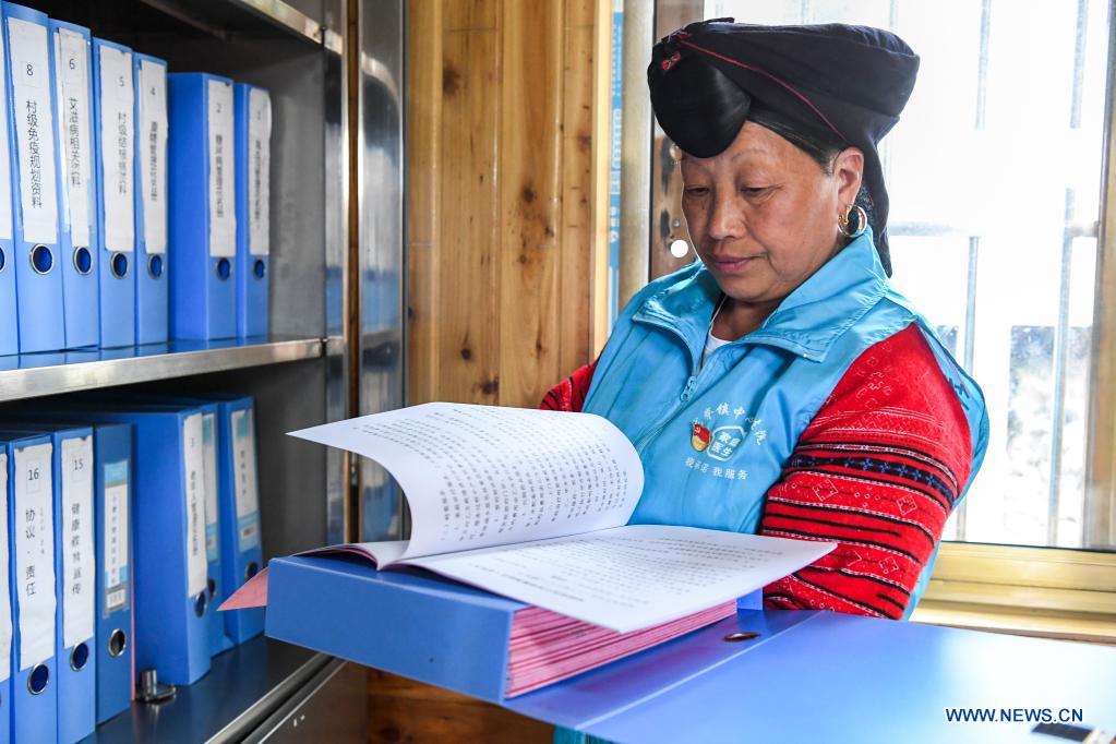 Pic story of village doctor in Guangxi