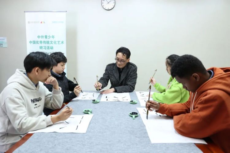 Junior Cultural Ambassadors visit Prince Kung’s Palace Museum