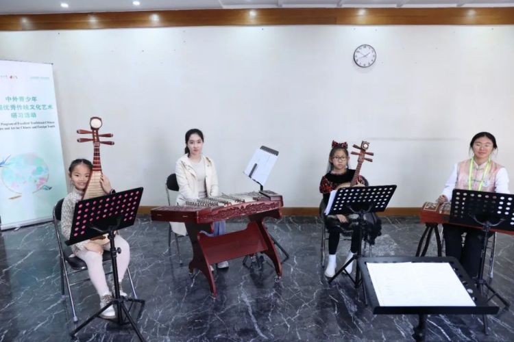 Junior Cultural Ambassadors visit Prince Kung’s Palace Museum