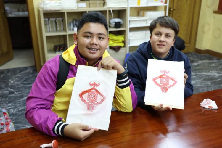 Junior Cultural Ambassadors visit Prince Kung’s Palace Museum