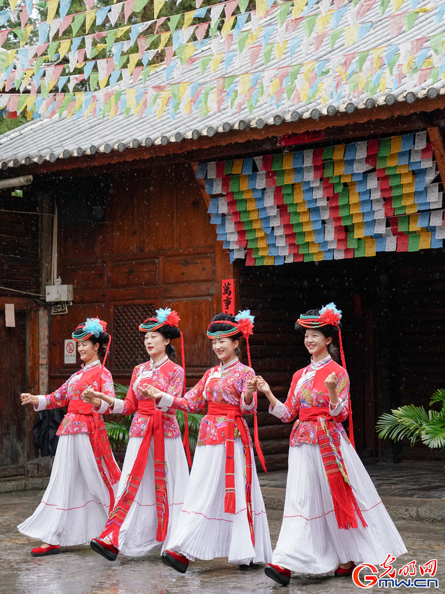 Martin Chungong and delegations visit Yunnan Nationalities Village