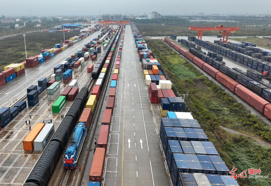 First Nanchang - Huaihuai North - Laos cargo train departs from E China's Jiangxi