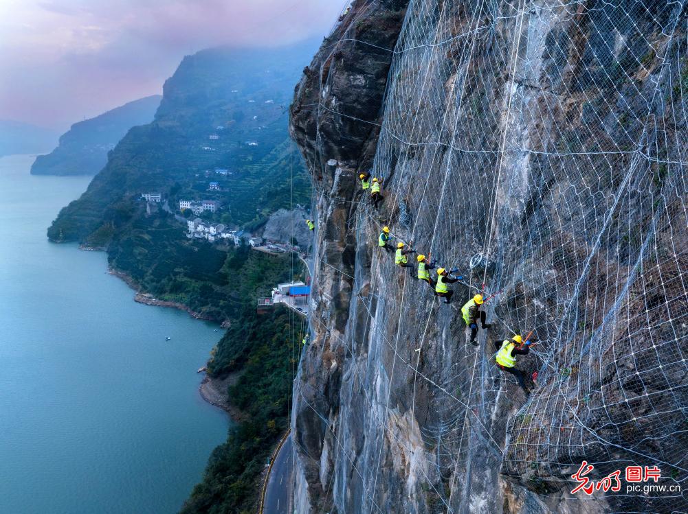 Three Gorges cliff road retrofitted with protective nets in C China's Hubei