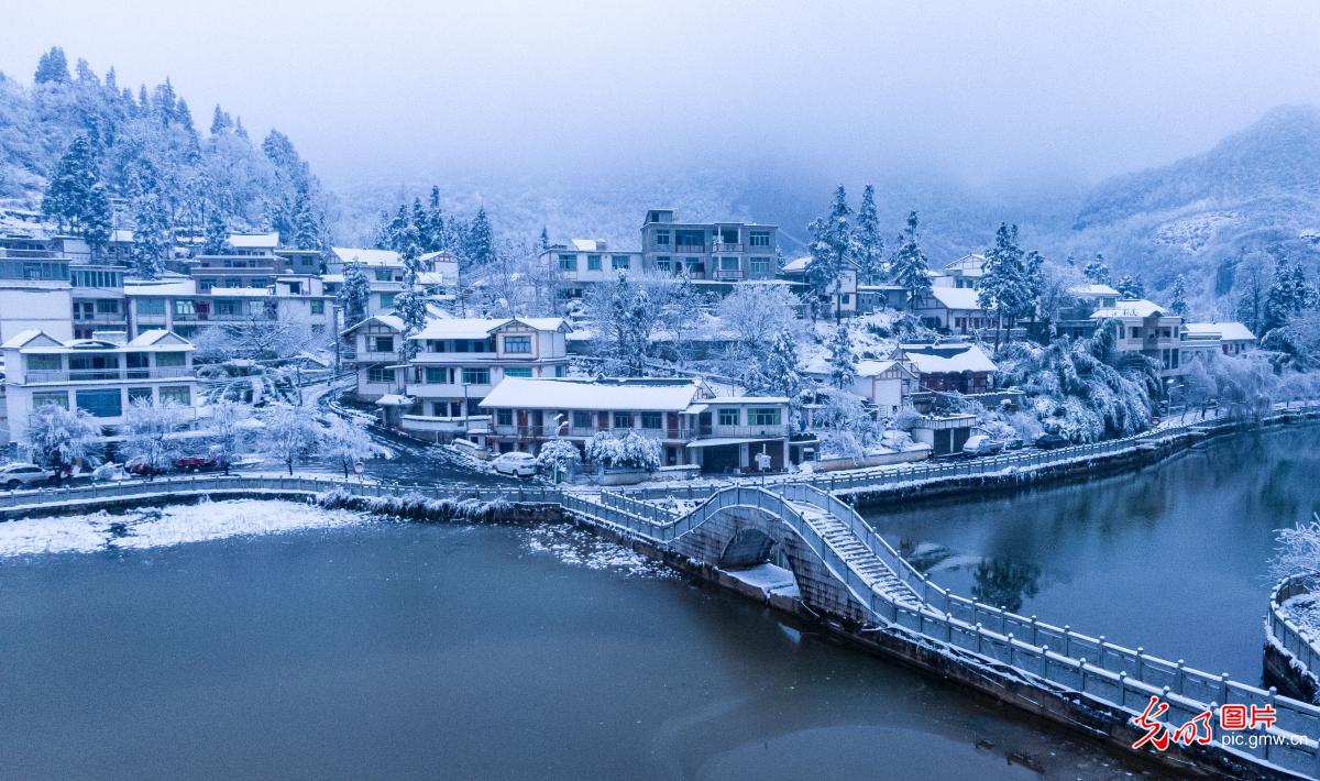 Countryside beautiful in snow and ice