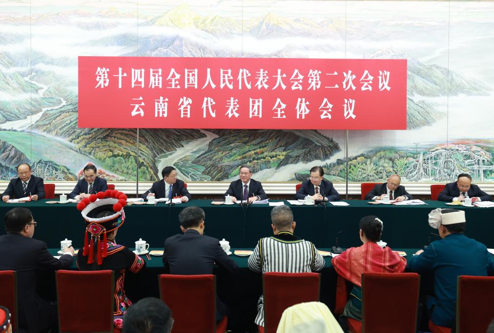 Chinese leaders attend deliberations at annual legislative session