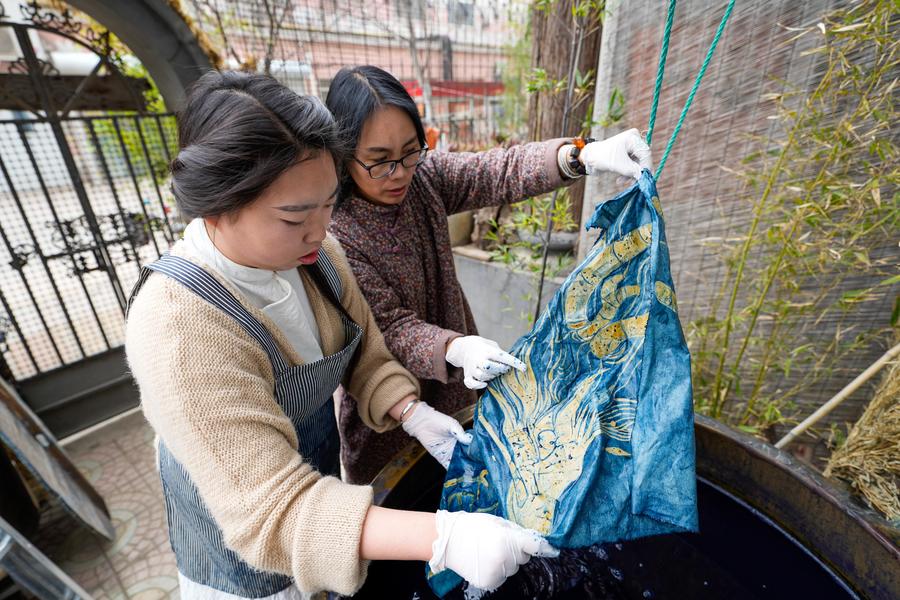 Culture&Life | Batik craftswoman in N China's Hebei