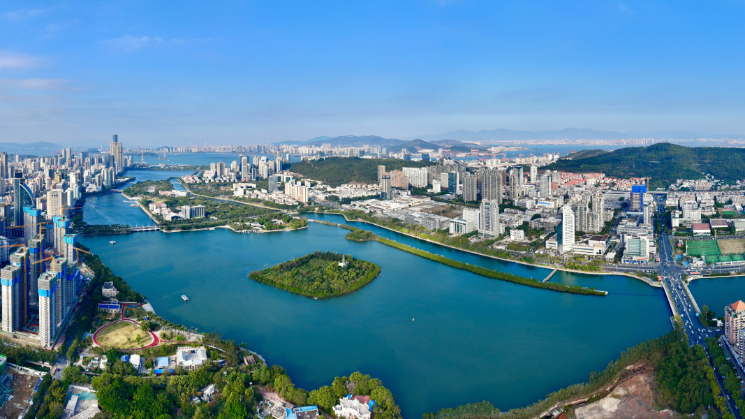 New life in Yundang Lake: Harmonizing green and gold