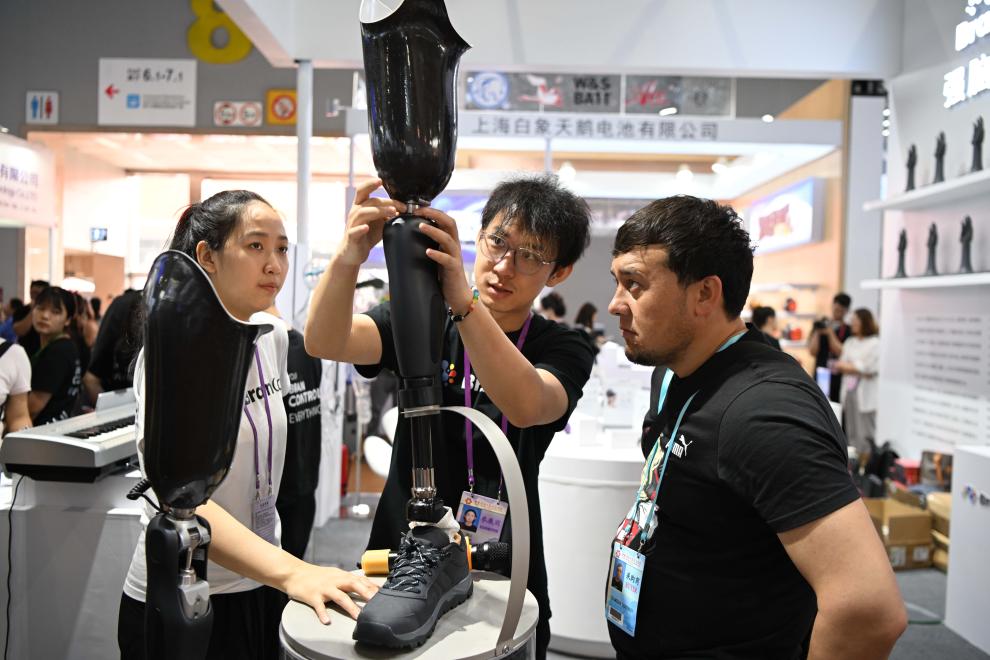 Smart life product zone highlight of Canton Fair in S China's Guangzhou