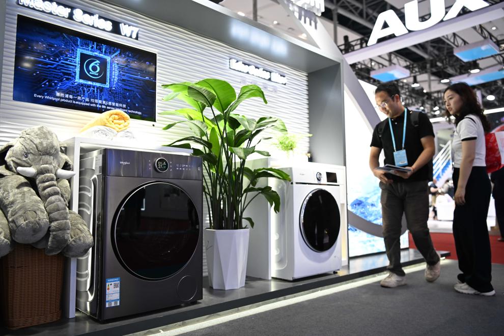 Smart life product zone highlight of Canton Fair in S China's Guangzhou