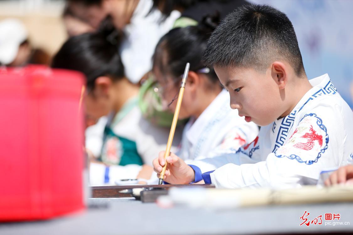 Primary school calligraphy contest held in E China's Shandong