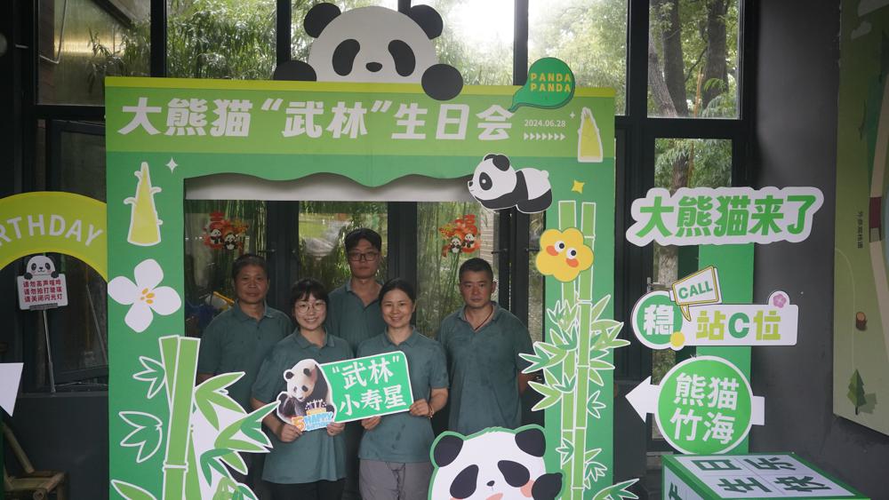 Hubei panda celebrates birthday like a Wuhan local