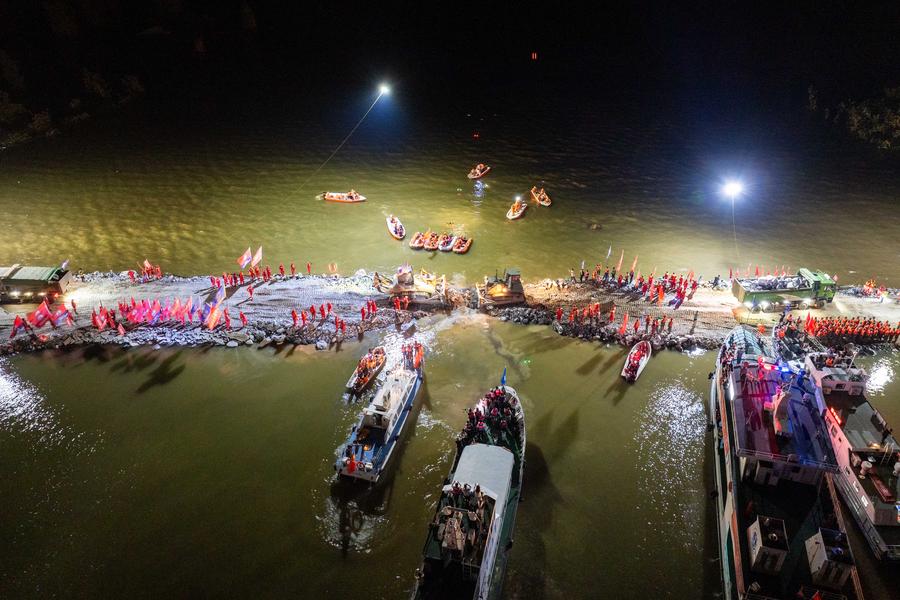 China seals dike breach at its second-largest freshwater lake