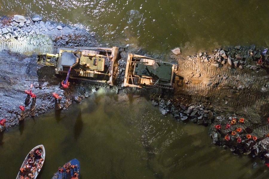 China seals dike breach at its second-largest freshwater lake