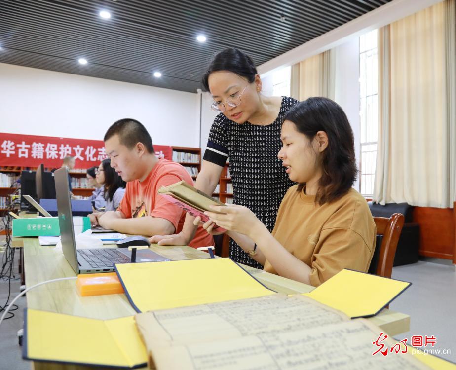 Gansu Longnan carries out ancient book protection cultural volunteer service